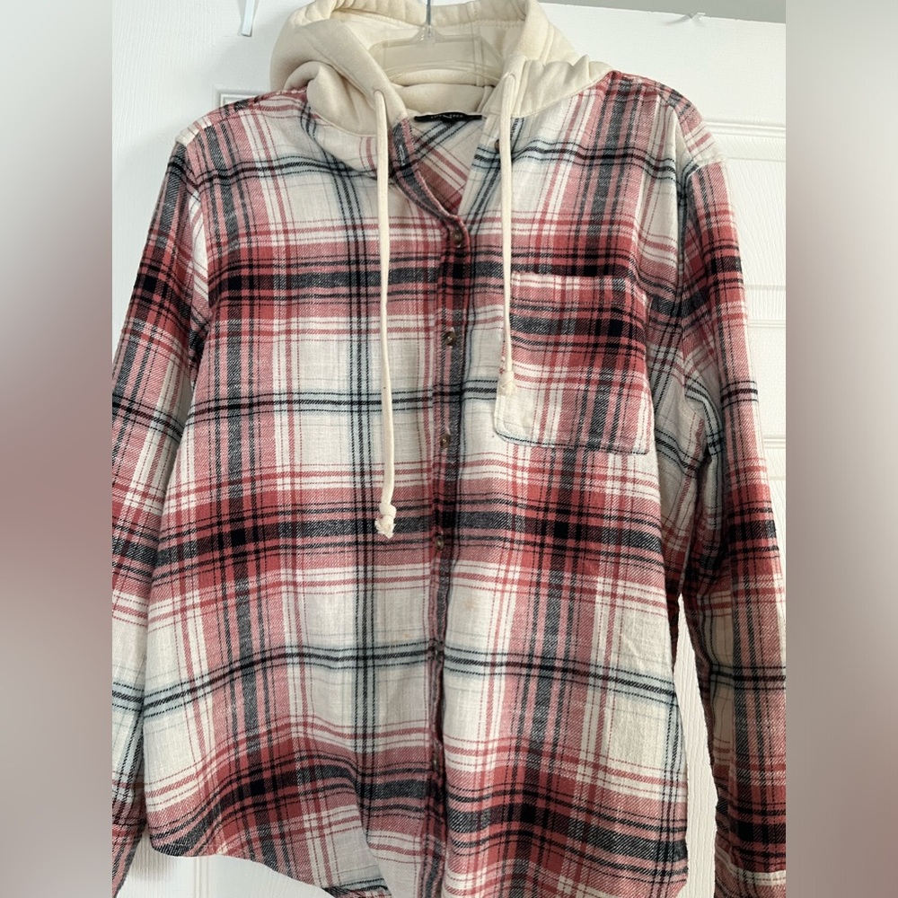 Like New! Flannel shirt w hoodie size Medium